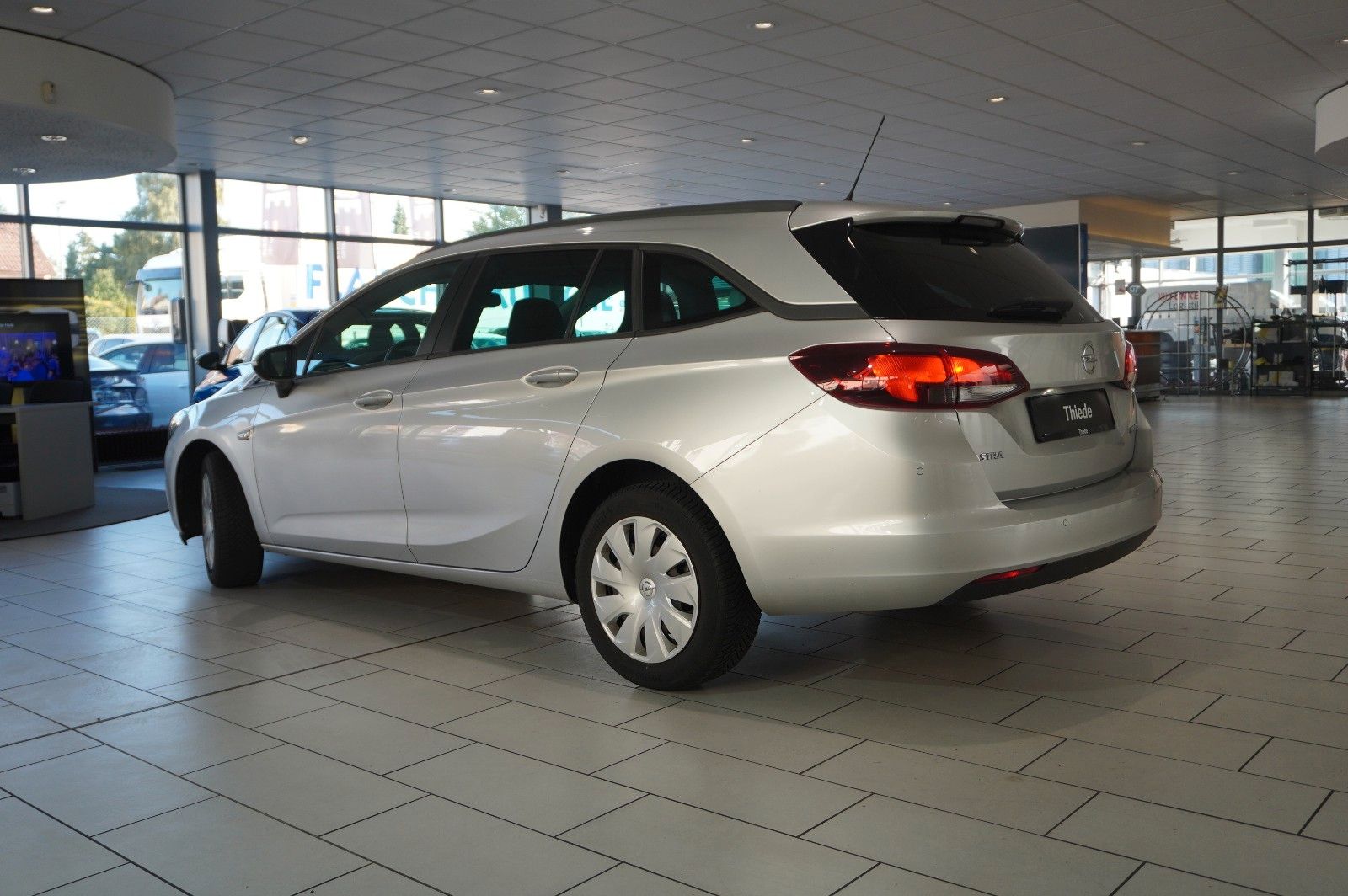 Fahrzeugabbildung Opel Astra K ST 1.0 BUSINESS NAVI/LED/SHZ/TEMP./SPORT