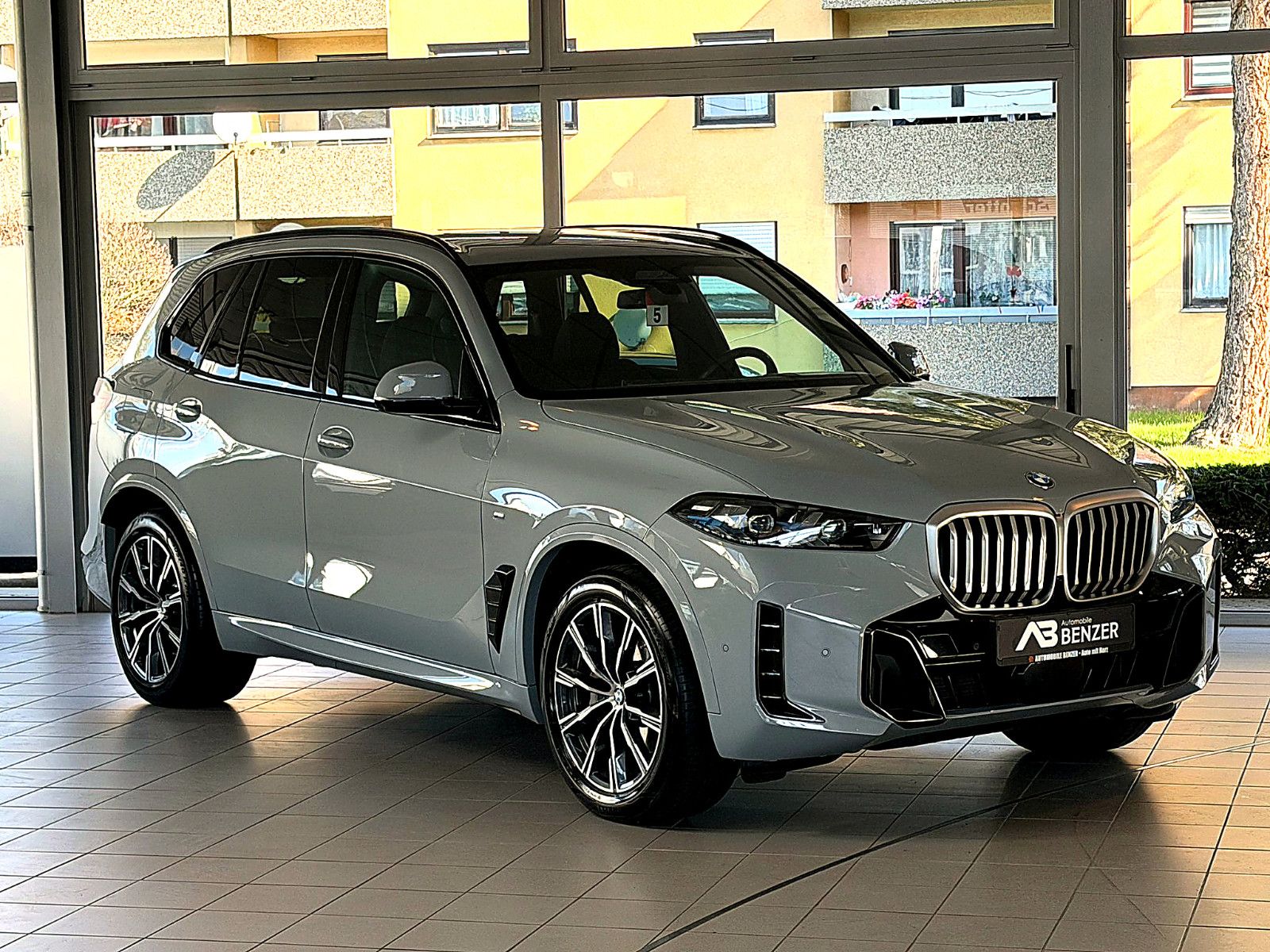 Fahrzeugabbildung BMW X5 30 d xDrive M Sport/HEAD-UP/360°/SOUND/AMBIEN