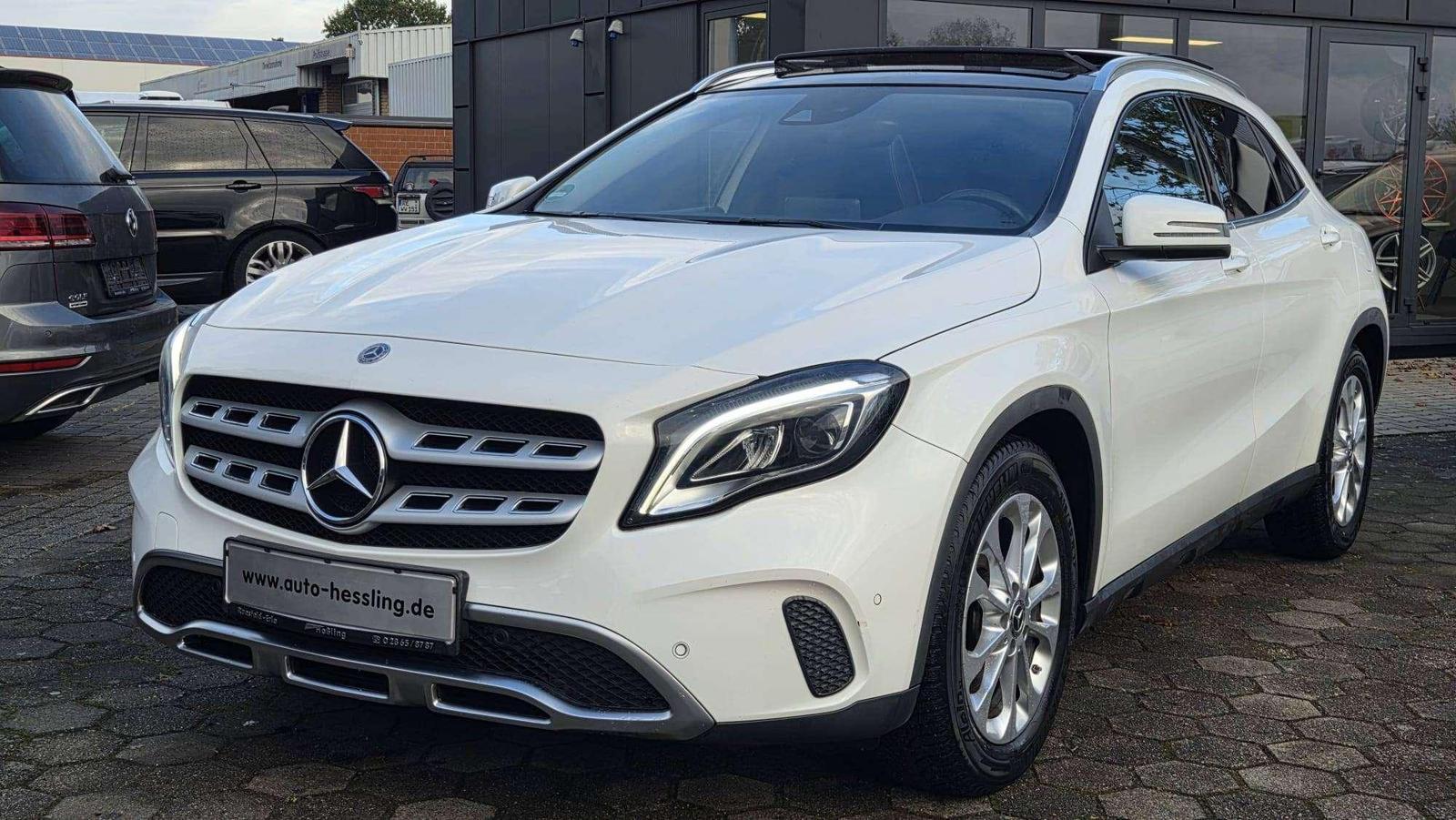 Mercedes-Benz GLA 180 GLA 180 Panoramadach Anhängerkupplung LE