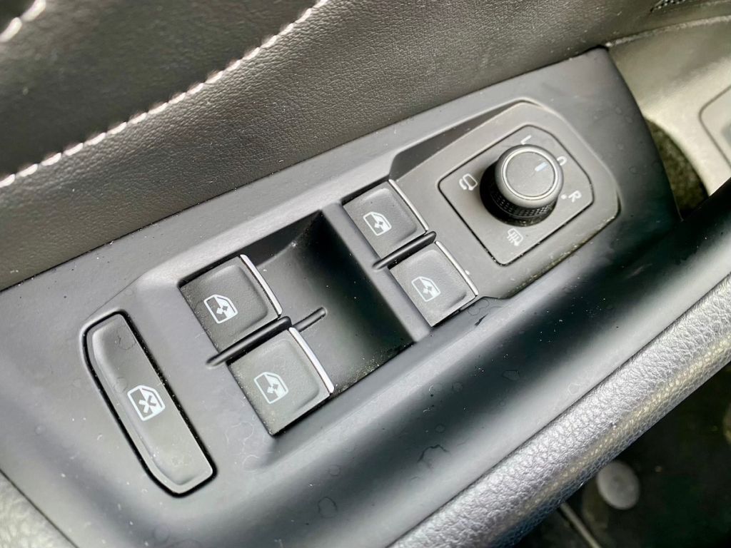 Fahrzeugabbildung Volkswagen Passat Variant 2.0 DSG Elegance AHK GZJR KAMERA