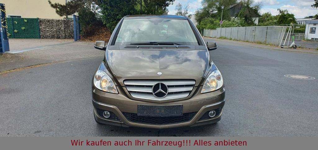 Mercedes-Benz B 180