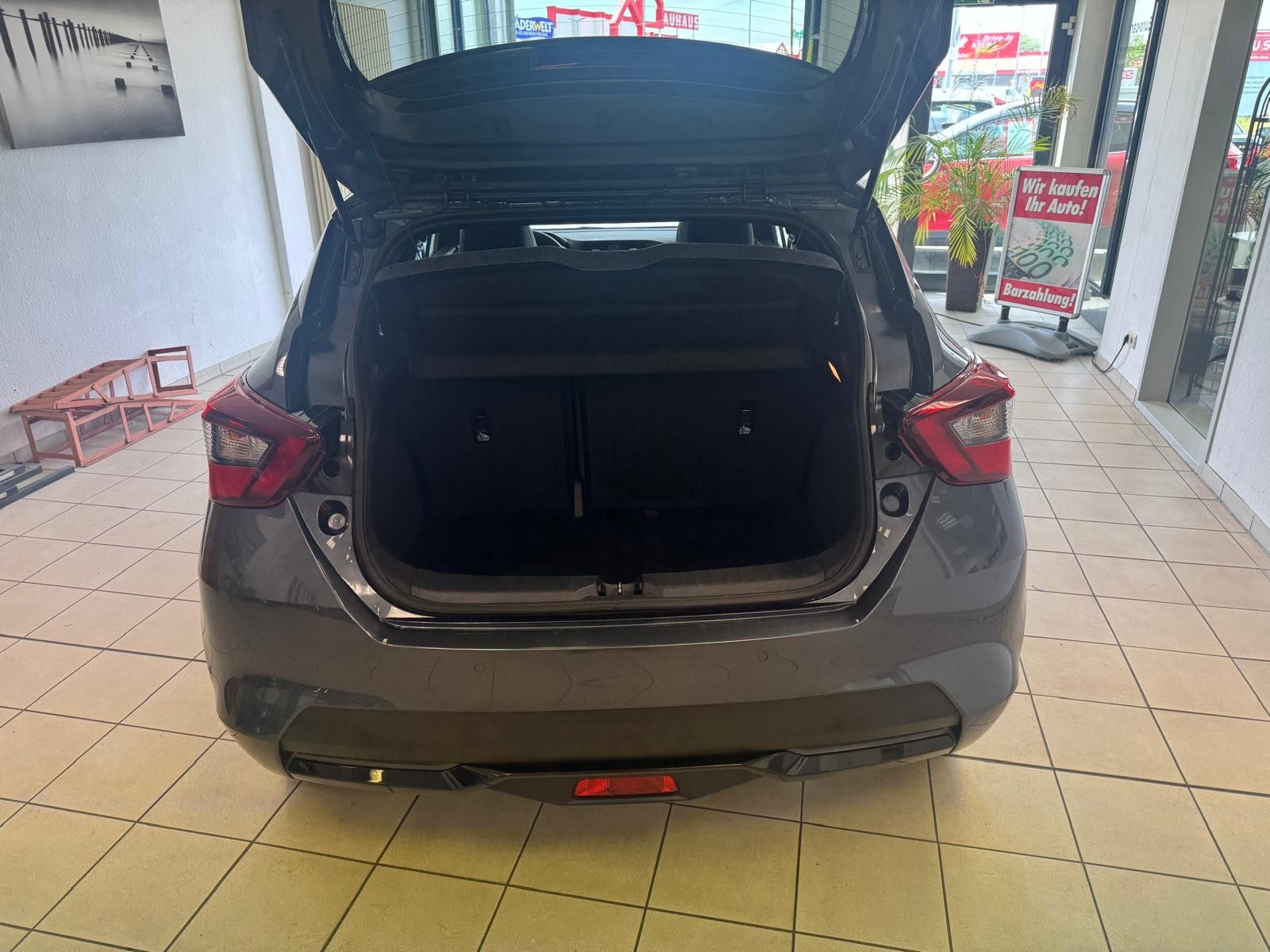 Fahrzeugabbildung Nissan Micra N-Sport 1.HAND/SCHECKHEFT/NAVI/KLIMA
