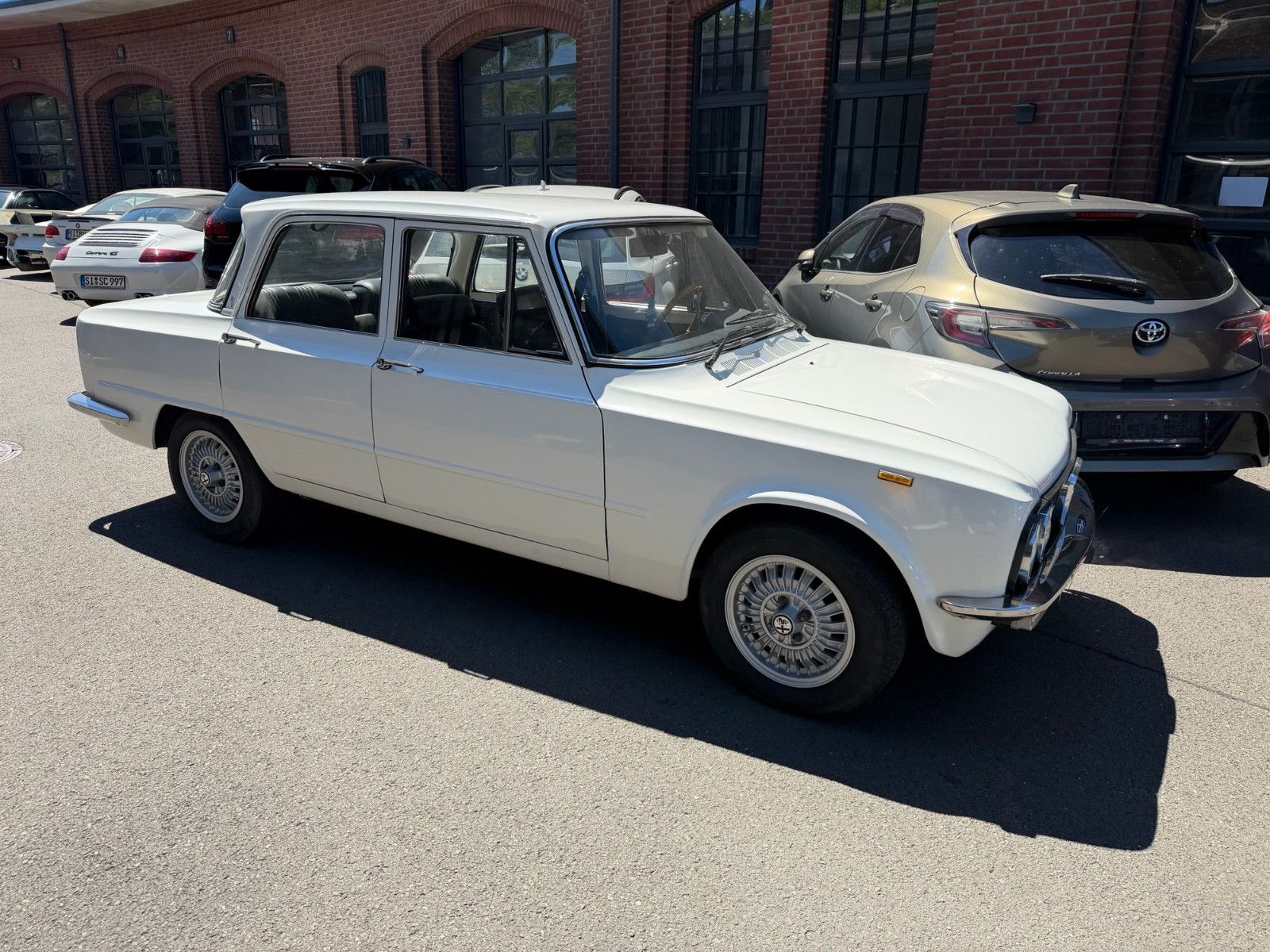 Fahrzeugabbildung Alfa Romeo Giulia Nuova Super 1300, Top Zustand mit H-Kennz
