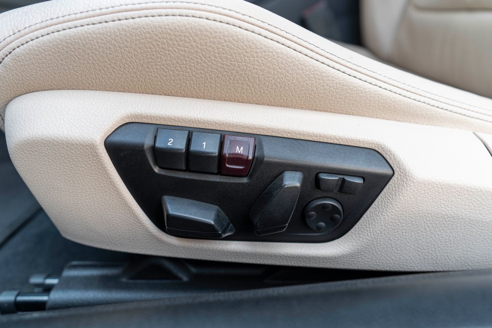 Fahrzeugabbildung BMW 435IX Coupe M-PERFORMANCE H&K HUD KAM NAV ALC