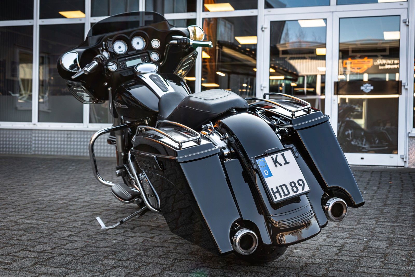 Fahrzeugabbildung Harley-Davidson FLHX Street Glide 103 cui - KERN-AUSPUFF
