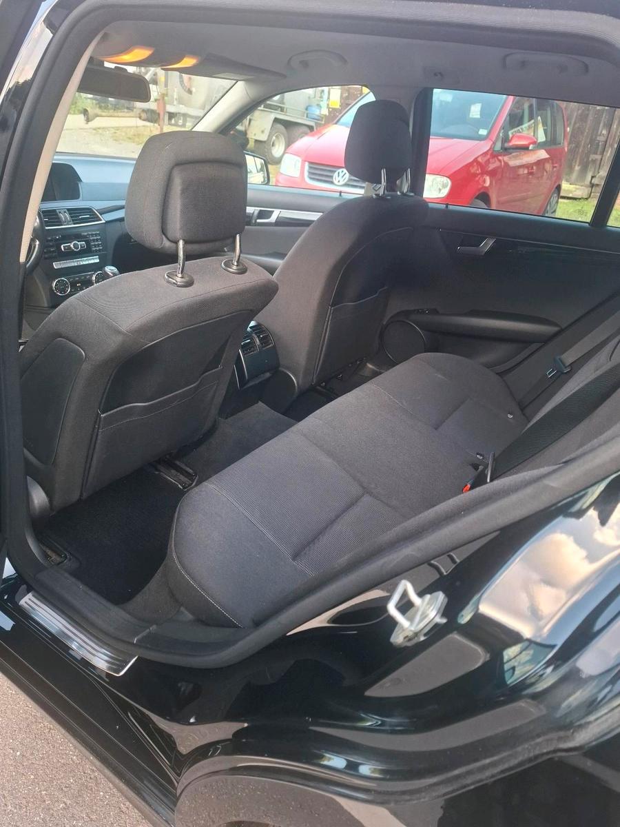 Mercedes-Benz C200 2011 — photo 8