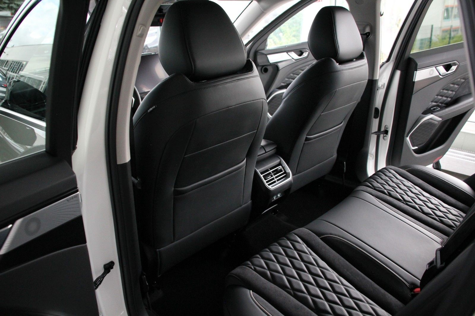 Fahrzeugabbildung GWM WEY03 LUXURY 4WD PHEV Pano, Sitzk., Winter