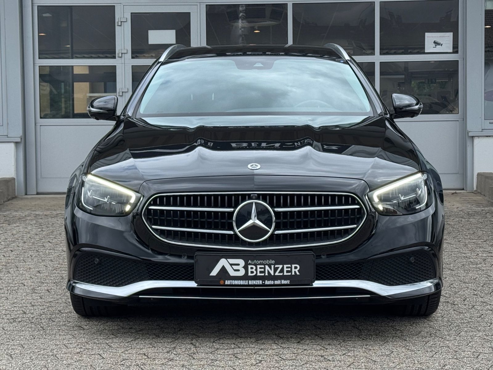 Fahrzeugabbildung Mercedes-Benz E 300 de/Plug-in/Leder/Ambiente/LED/360°Cam/SHZ/