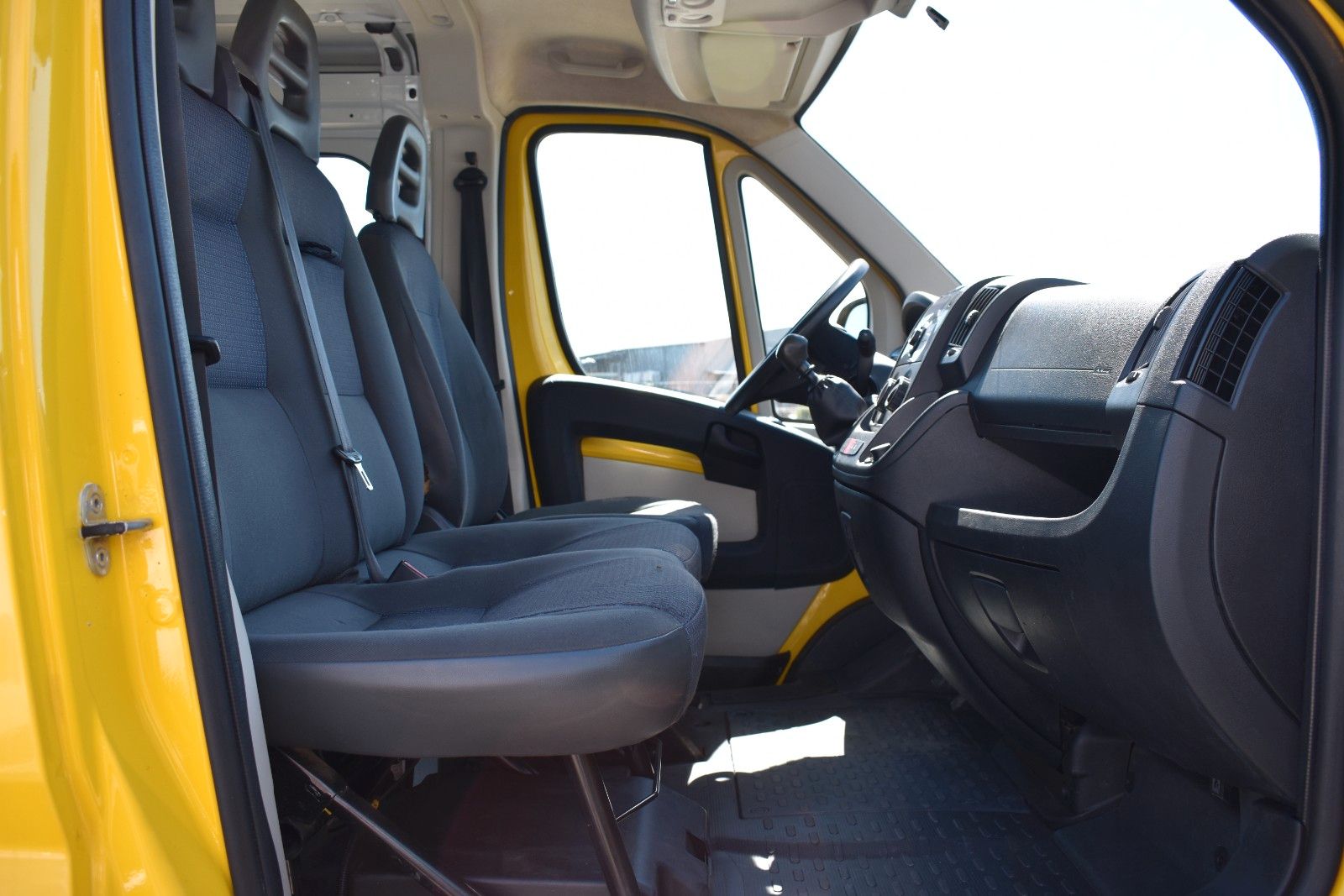 Fahrzeugabbildung Citroën Jumper Cabine Approfondie 7Sitz/Schiebetür