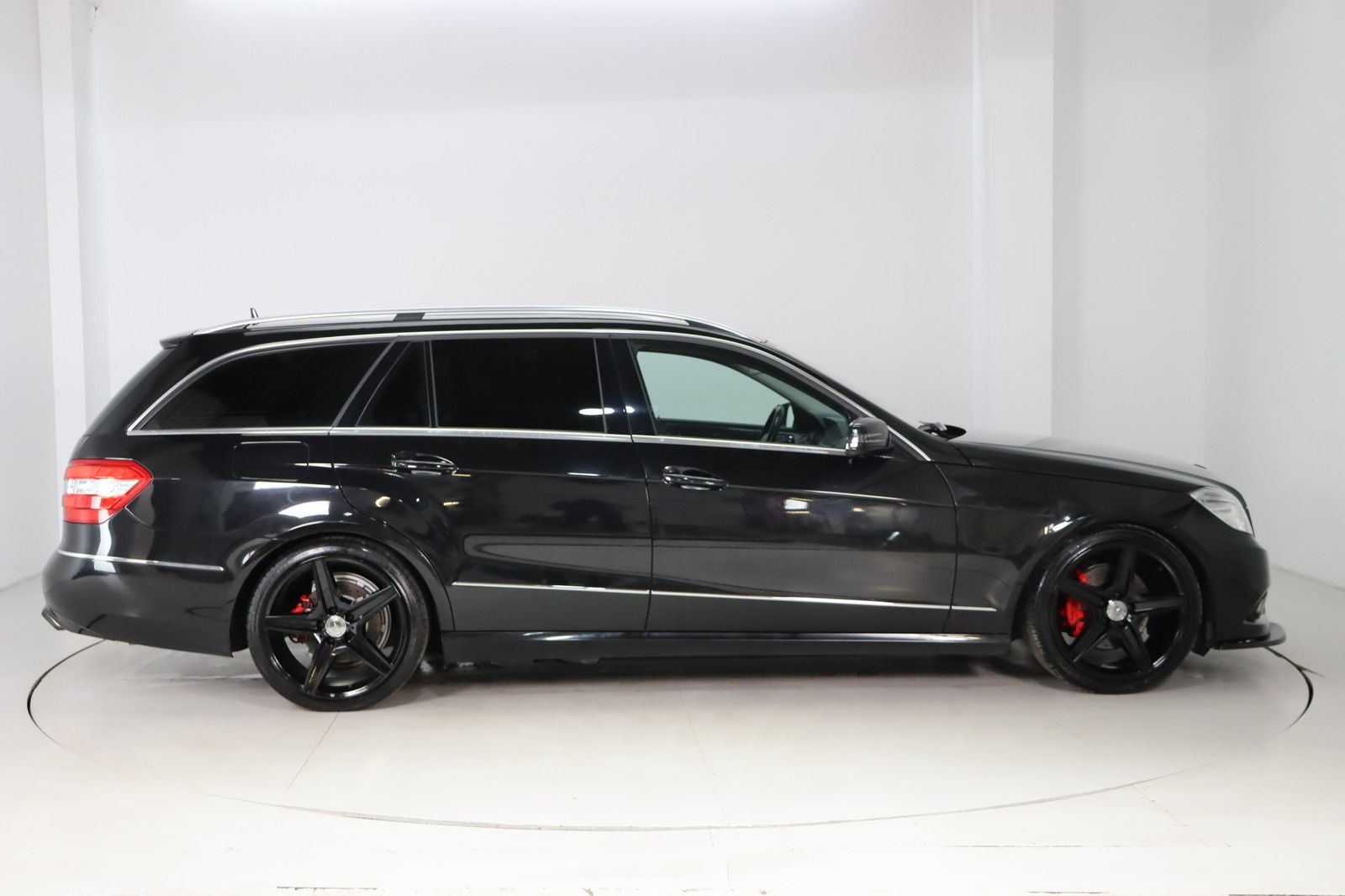 Fahrzeugabbildung Mercedes-Benz E 350 CGI T BlueEFFICIENCY * Navi * Sitzhzg. *