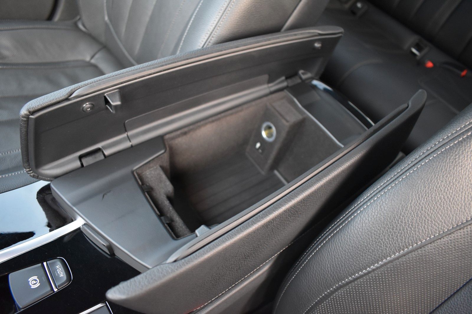 Fahrzeugabbildung BMW M550 i Limo. xDrive DAB Gestik Massage HUD ATM