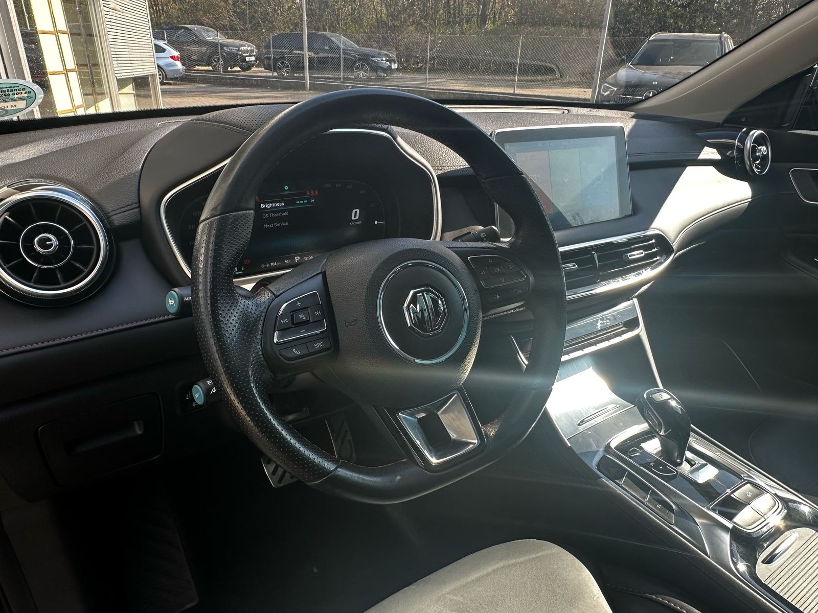 Fahrzeugabbildung MG EHS Luxury PANO+LEDER+NAVI+SHZ+KAMERA+ACC+360°