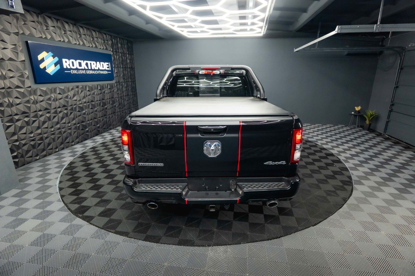 Fahrzeugabbildung Dodge RAM 5.7 V8 HEMI 4x4 OFFROAD Night-Paket LONGBED