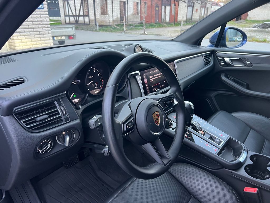 PORSCHE Macan 2023