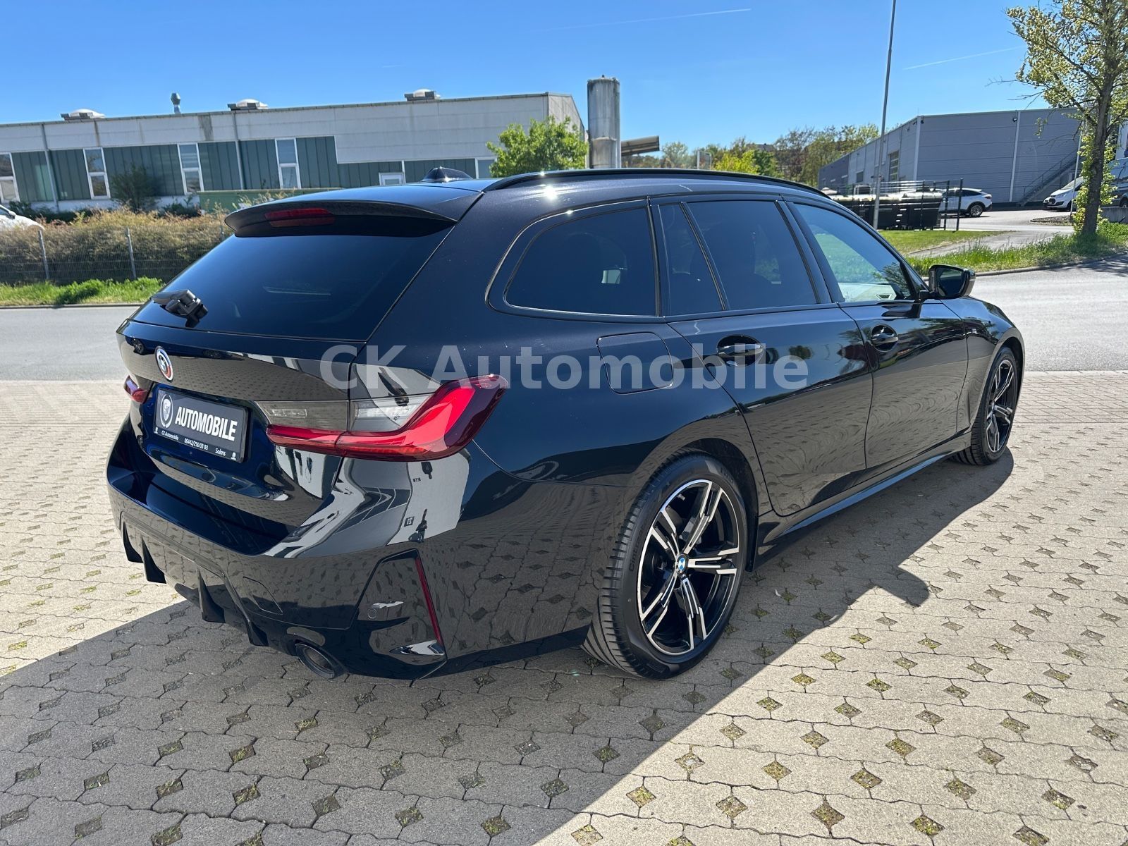Fahrzeugabbildung BMW 320d Touring M-Sport Facelift/Shadow-Line/Navi