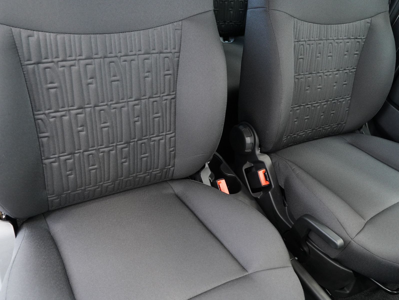 Fahrzeugabbildung Fiat 500 1.0 Mild Hybrid KOMFORT/TECH/NAVI/CARPLAY