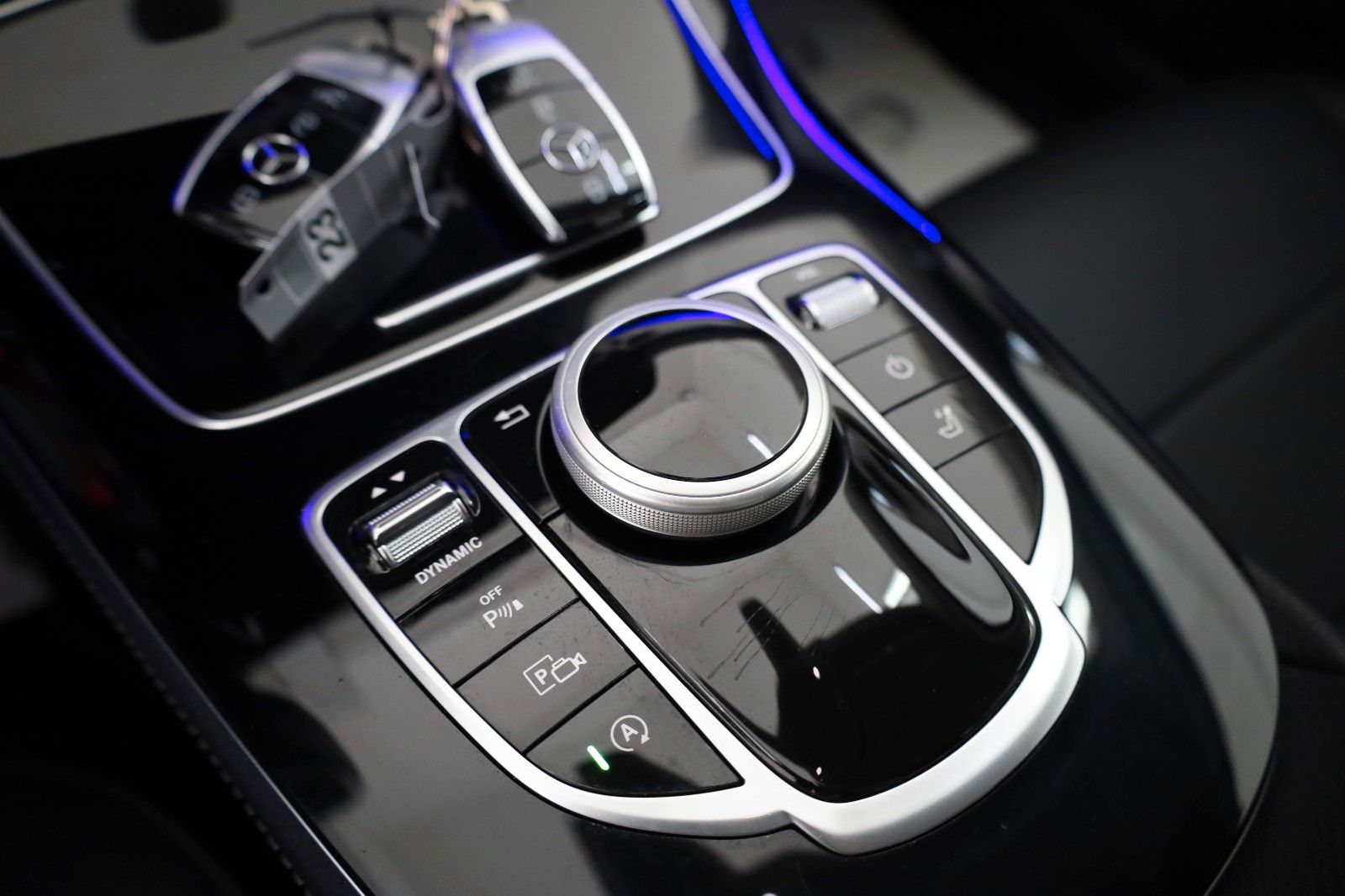 Fahrzeugabbildung Mercedes-Benz E 220d, Avantgarde, Leder,Navi,LED,SH,Kamera,AHK