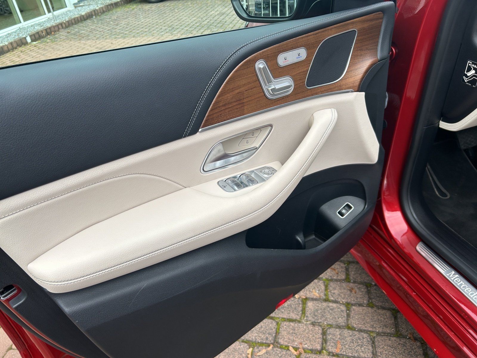 Fahrzeugabbildung Mercedes-Benz GLE350d Cpé AMG Exclu MLED Night AIRMATIC Sitzkl