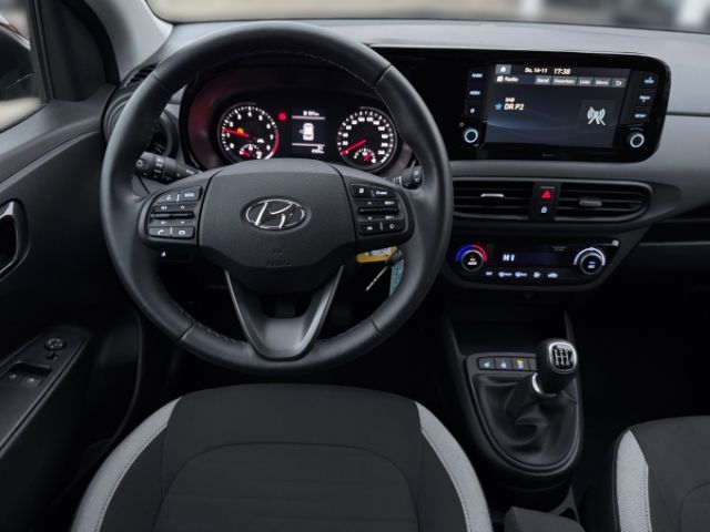 Fahrzeugabbildung Hyundai i10 Advanced 1.0 +KLIMA+SHZ+RFK+CARPLAY+TEMPOMAT