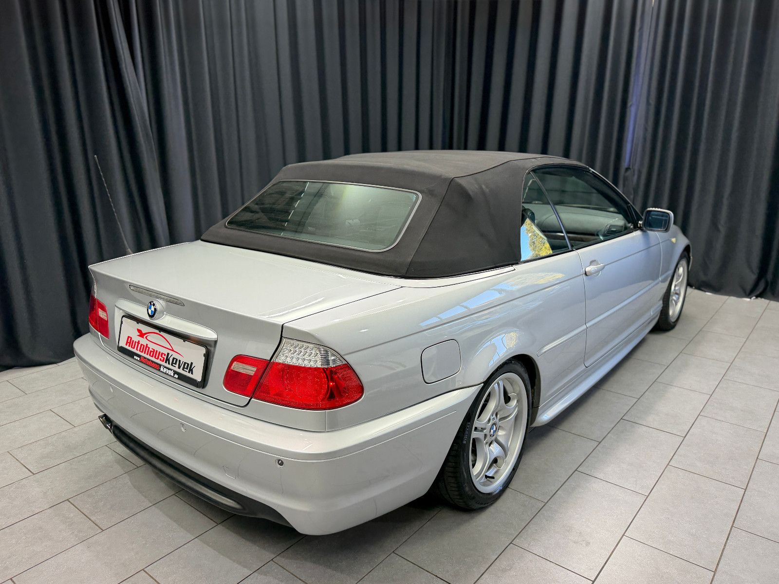 Fahrzeugabbildung BMW 330Ci|M-PAKET 2|HIFI|PDC|NAVI|LCI