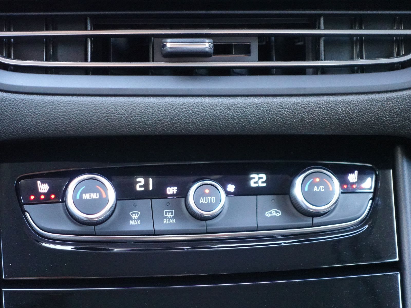 Fahrzeugabbildung Opel Grandland 1.2T AUTOMATIK,Navi,MatrixLED,Sitzhzg