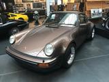 Porsche 911   Turbo.  1.  steht auf Messe in Stuttgart. - Porsche aus 1977: 911s