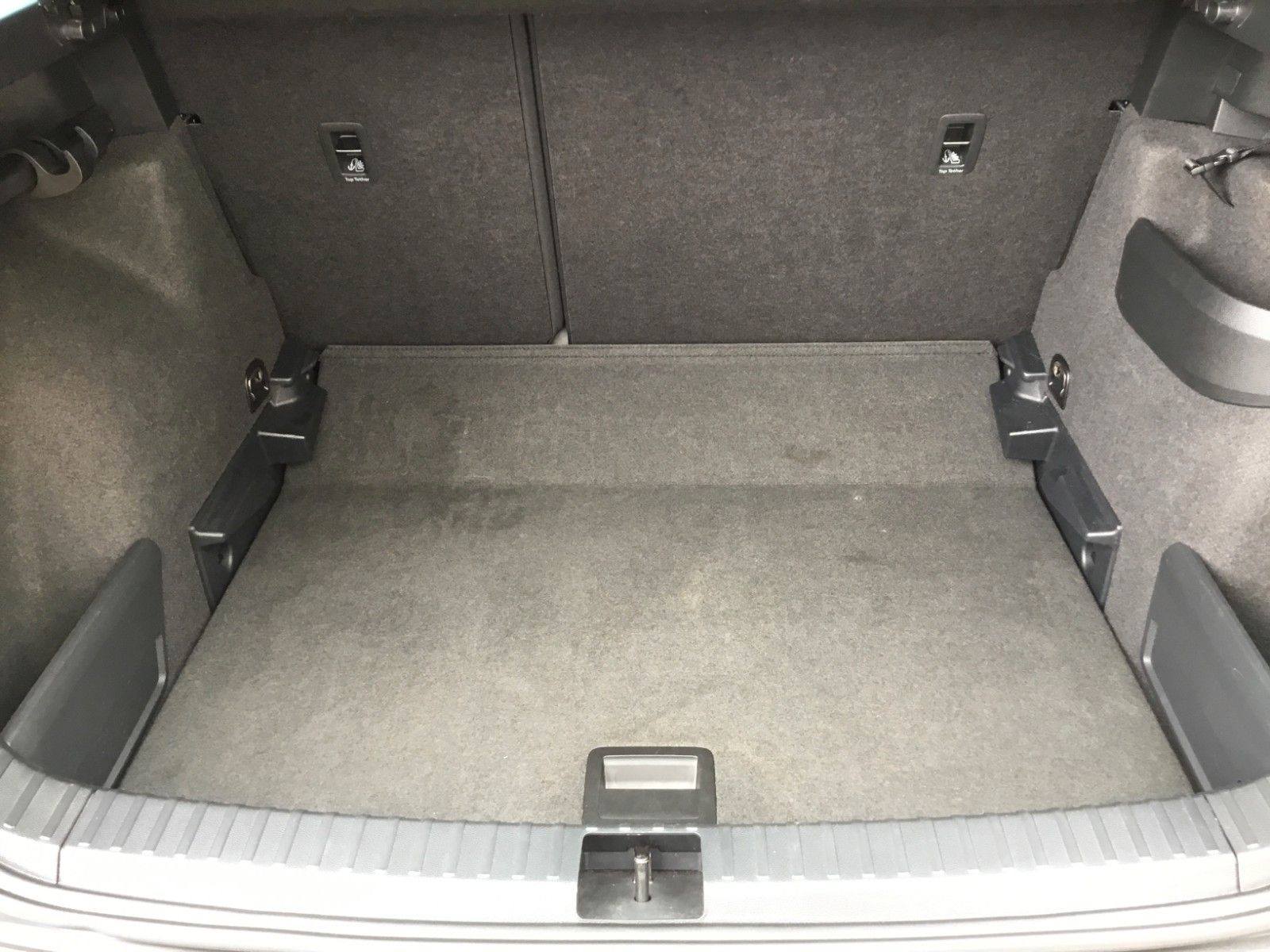 Fahrzeugabbildung SKODA Karoq 2.0 TDI Style 4x4+LED+AHK+18"+Navi