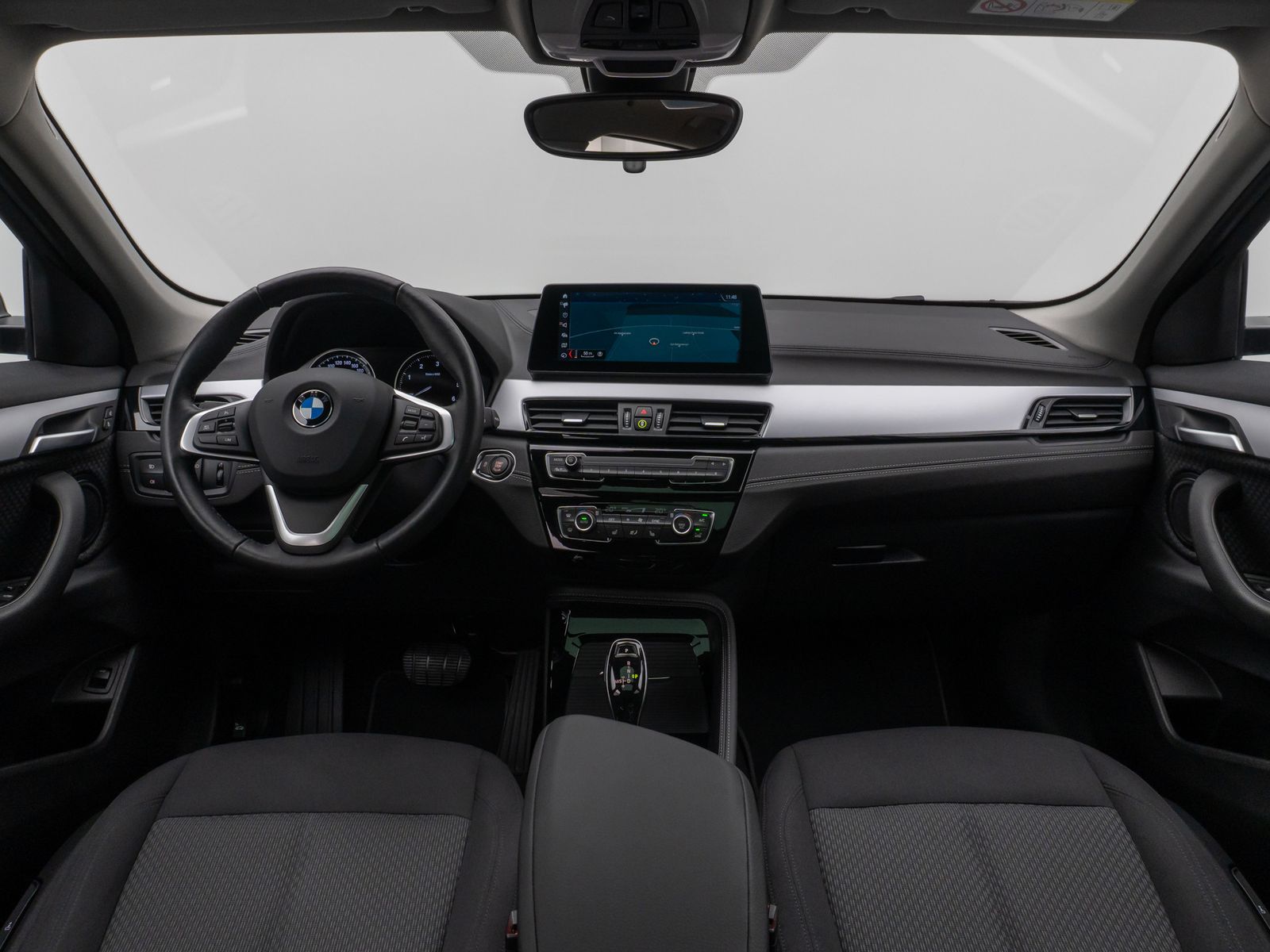 Fahrzeugabbildung BMW X2 sD20d Panorama NaviPlus HUD DAB HiFi Alarm