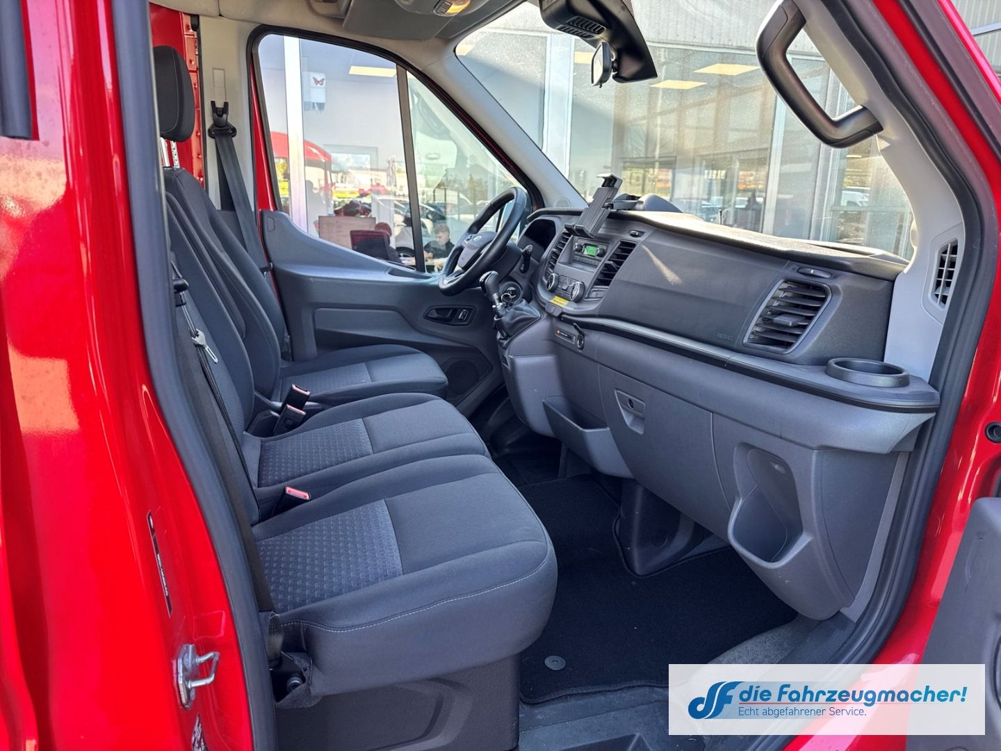 Fahrzeugabbildung Ford Transit Kombi 350 L3 Trend Behindertengerecht*74