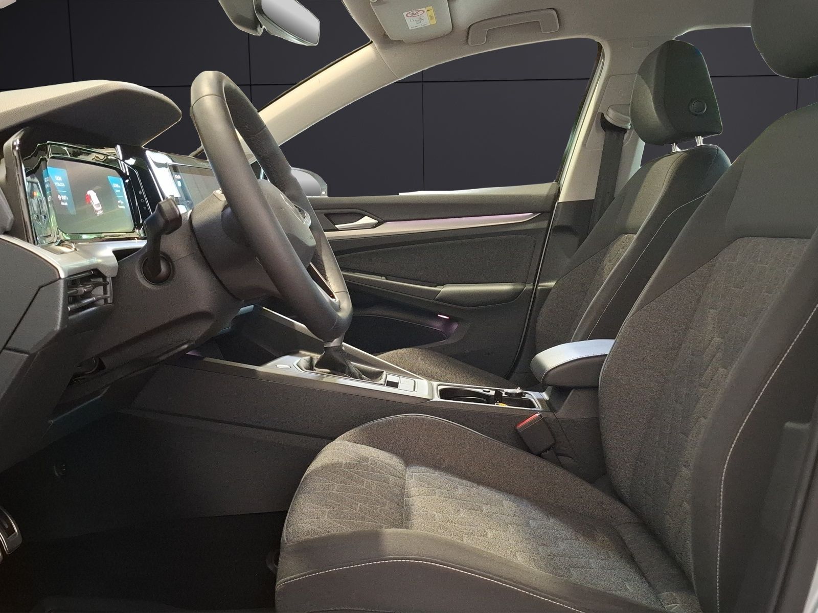 Fahrzeugabbildung Volkswagen Golf VIII Variant TSI Move Standhzg. LED AHK Car