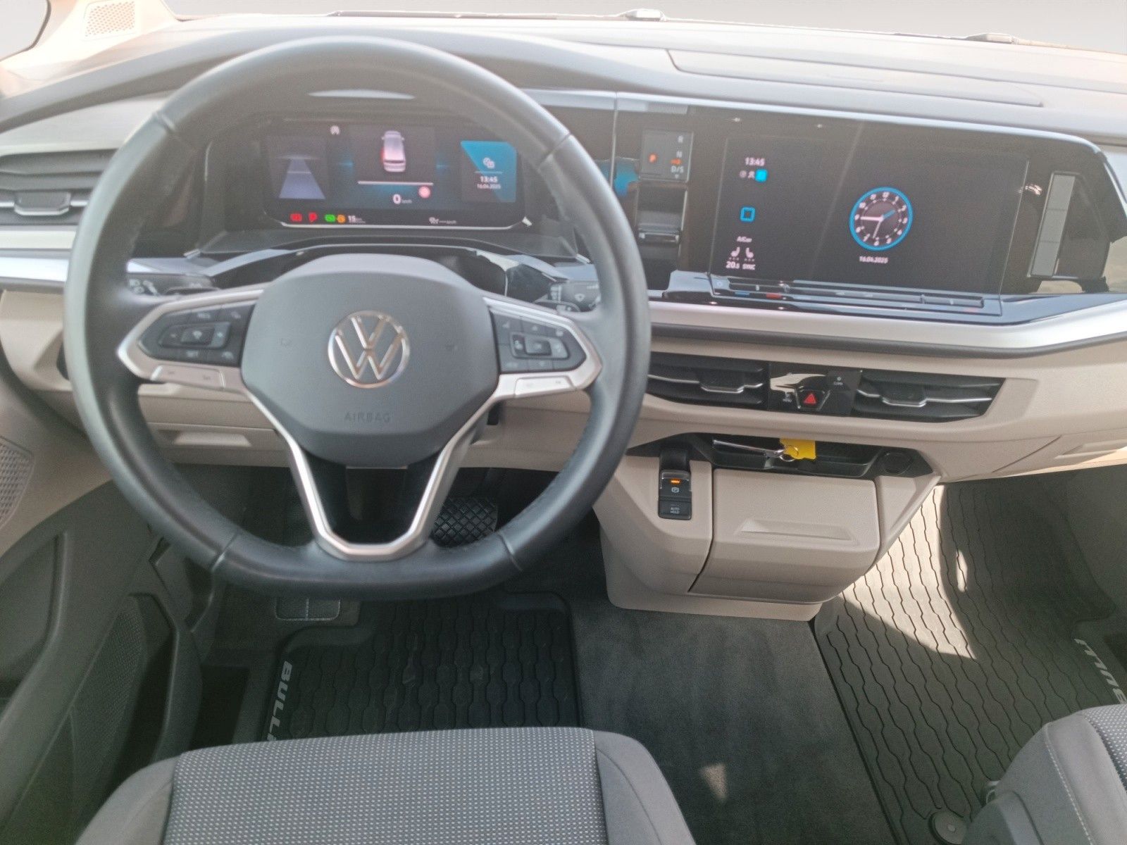 Fahrzeugabbildung Volkswagen Multivan Lang Edition DSG Matrix Navi 19" RFK