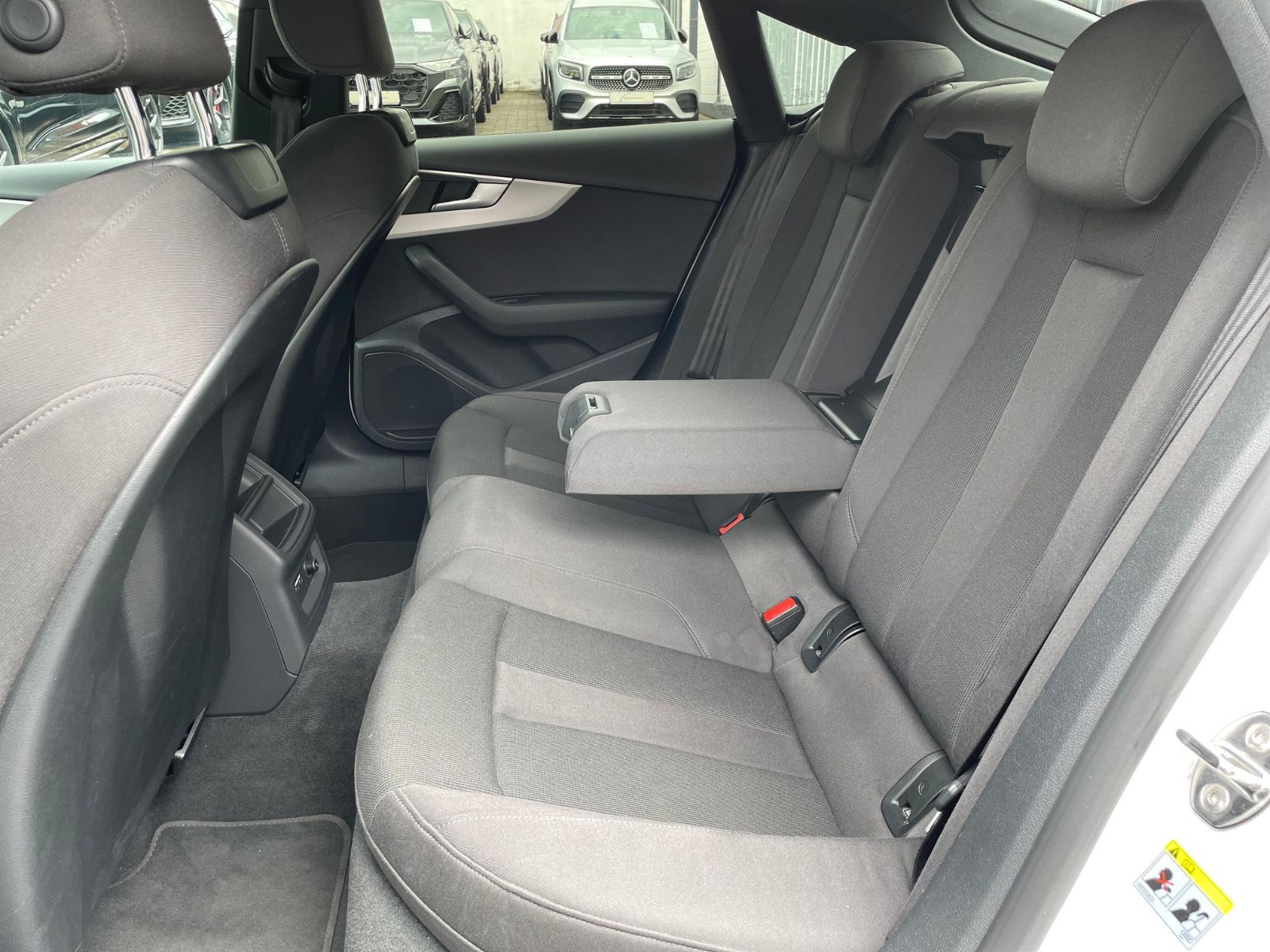 Fahrzeugabbildung Audi A5 Sportback 35 TDI S-Line|DAB|PDC|Navi|Business