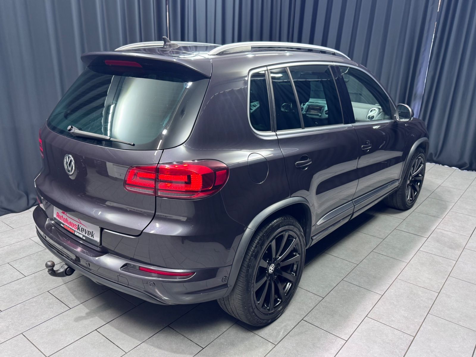 Fahrzeugabbildung Volkswagen Tiguan Lounge Sport&Style 4Motion*R-LINE*PANO*