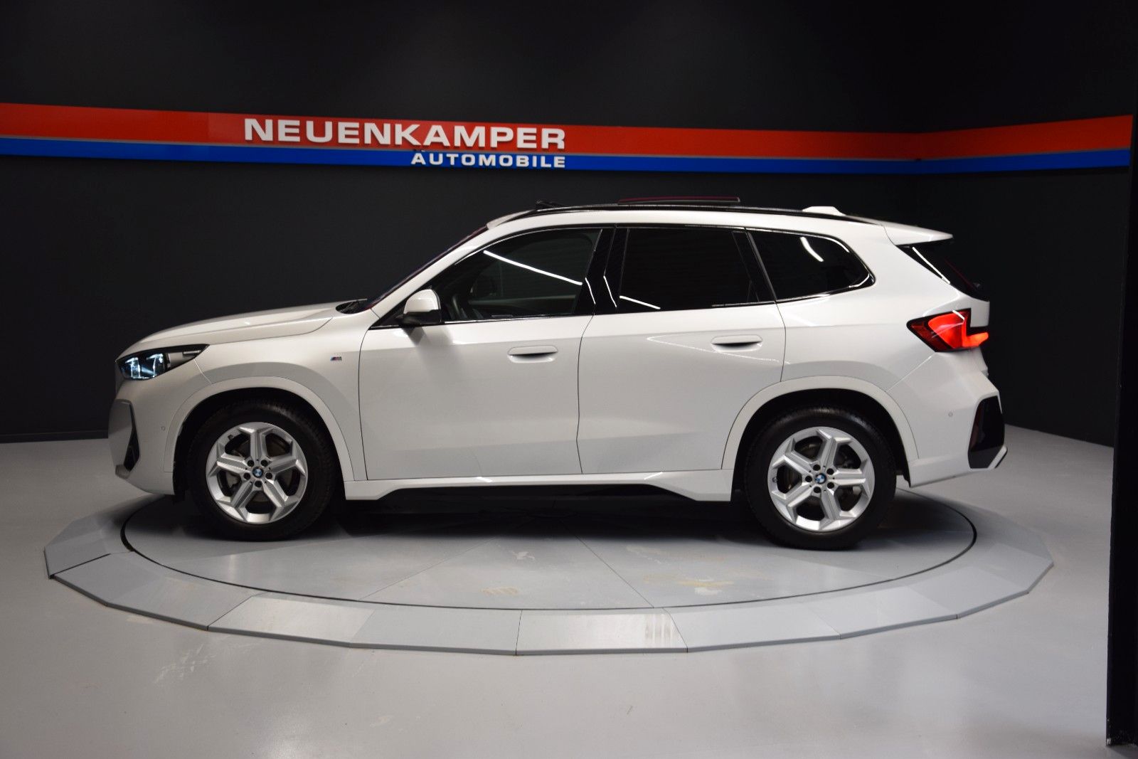 Fahrzeugabbildung BMW X1 18 i sDrive M Sport Pano H&k ACC Memory Leder