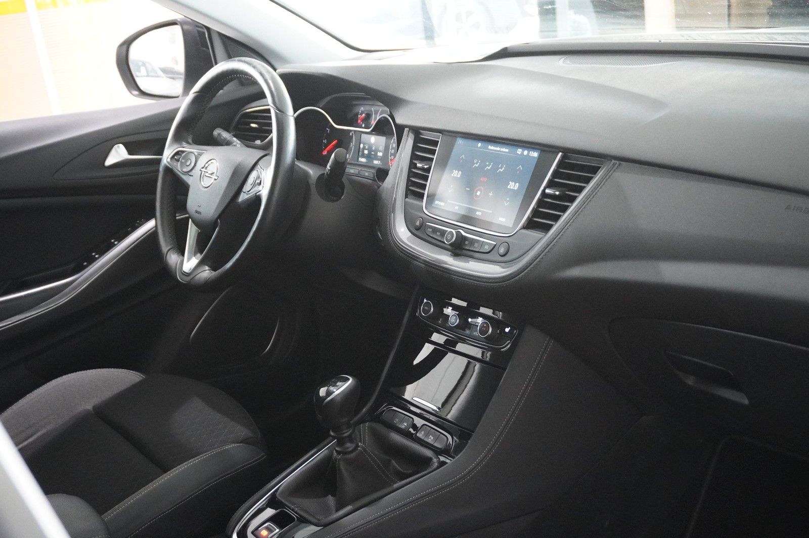 Fahrzeugabbildung Opel Grandland (X) 1.2T INNOV. NAVI/LED/KAMERA/PANO.