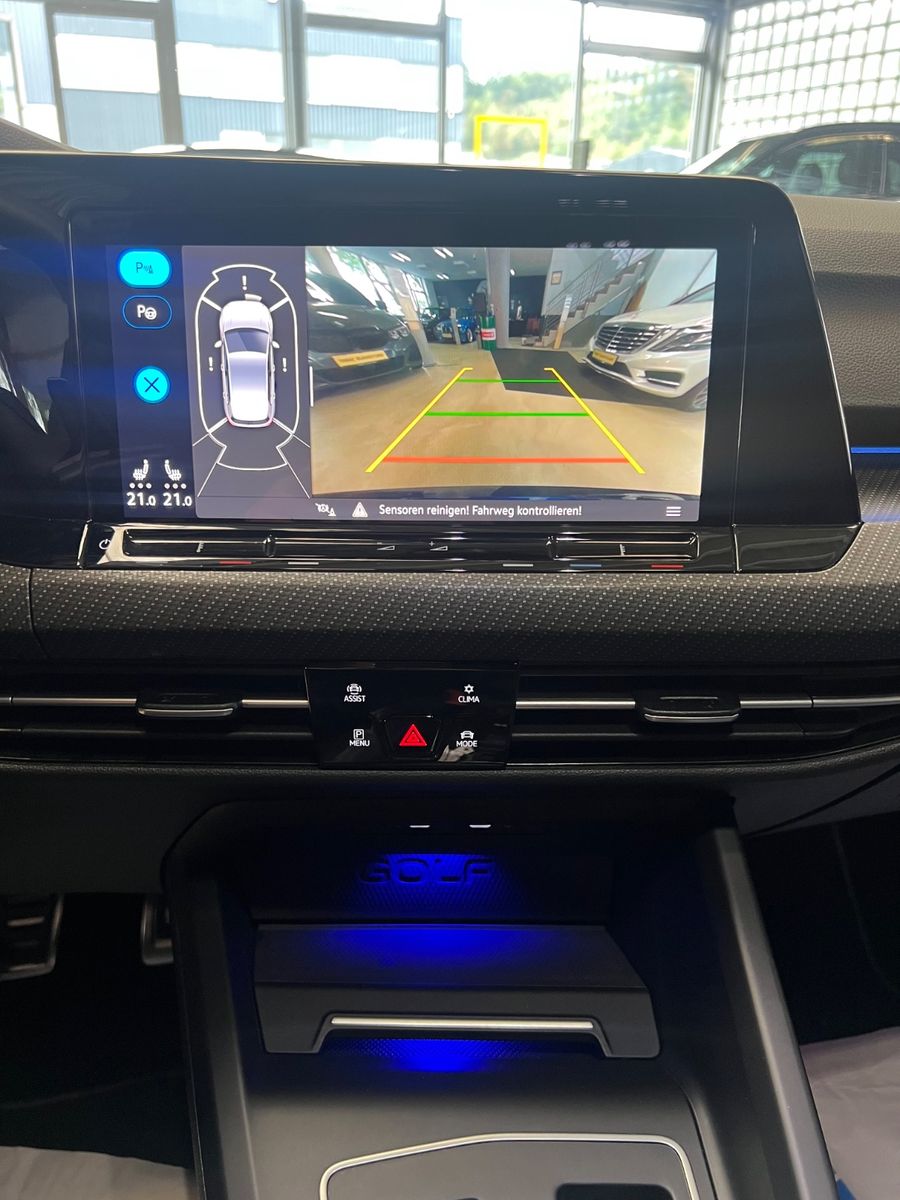 Fahrzeugabbildung Volkswagen Golf VIII Lim. R 4Motion *LAPIZ BLUE*KAMERA*IQ*