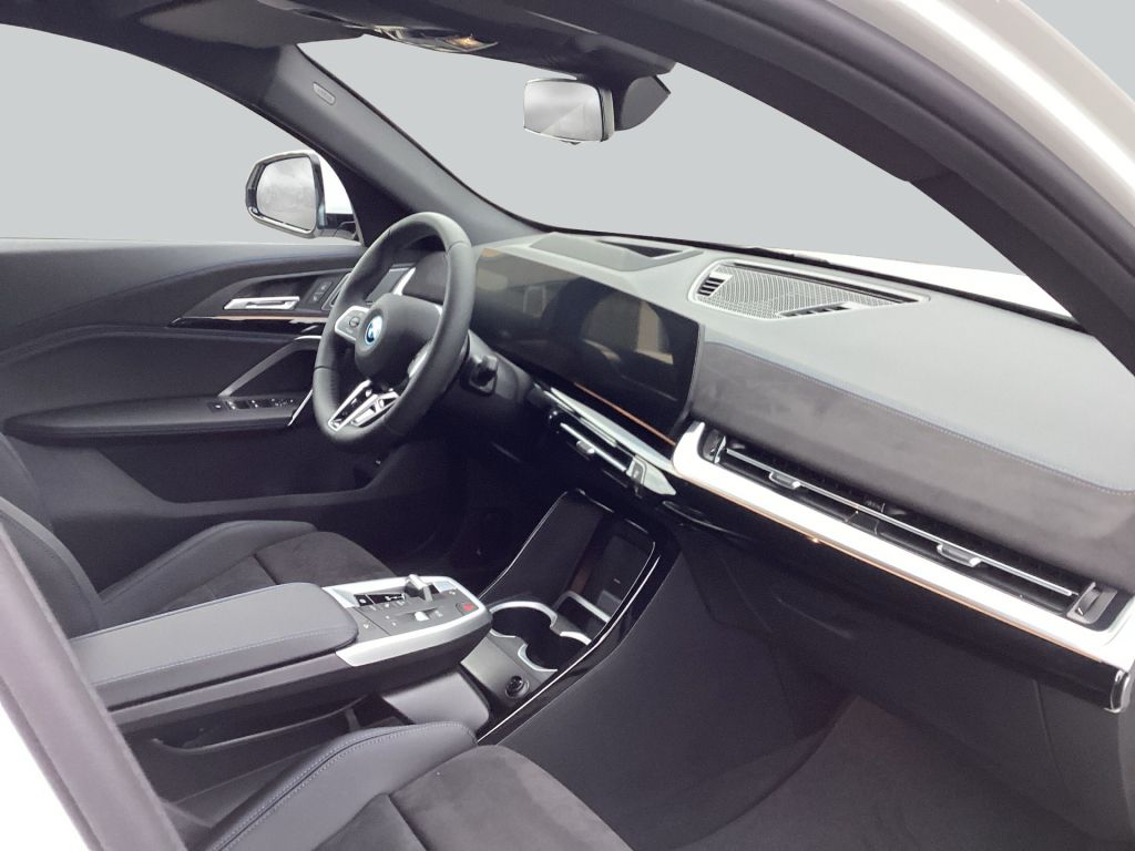BMW iX2 - Bild 17