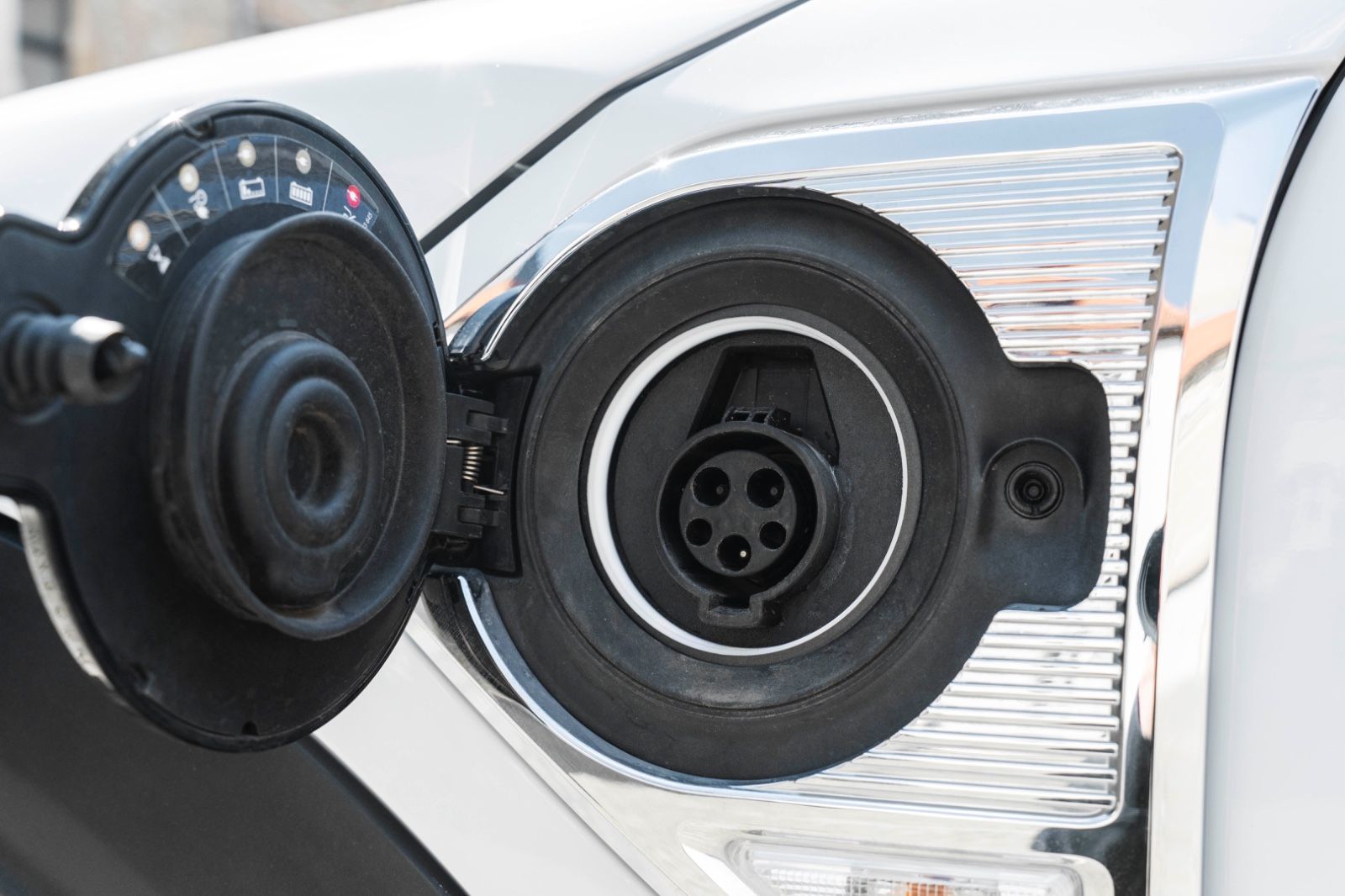 Fahrzeugabbildung MINI Cooper SE Countryman ALL4 H&K HUD LED KAM PANO