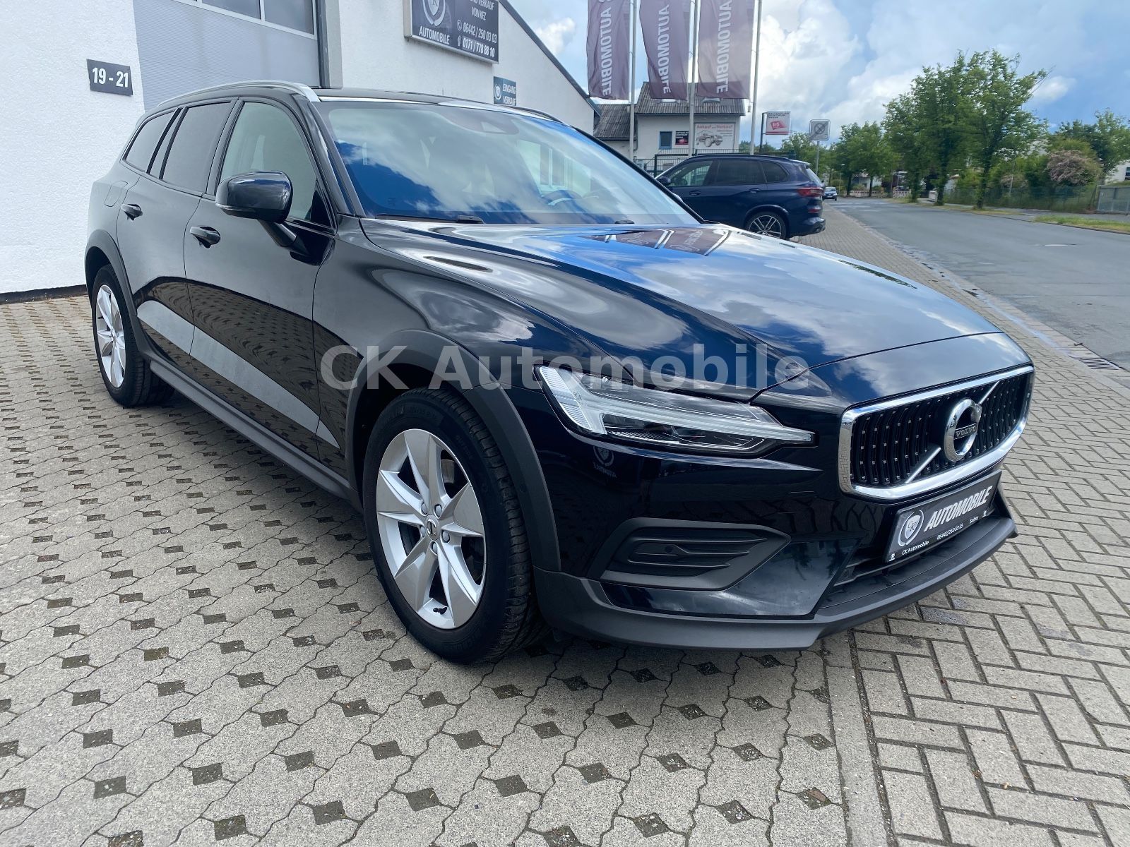 Fahrzeugabbildung Volvo V60 D4 CrossCountry Pro AWD/Navi/BLIS/Kamera/LED