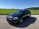 Toyota Avensis Combi Travel 2.0-l-VVT-i Travel - Toyota Avensis: Travel