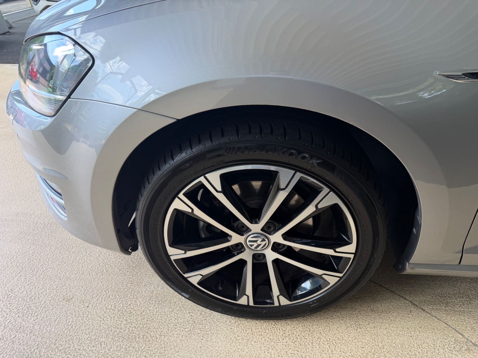 Fahrzeugabbildung Volkswagen Golf VII Lim. Lounge BMT