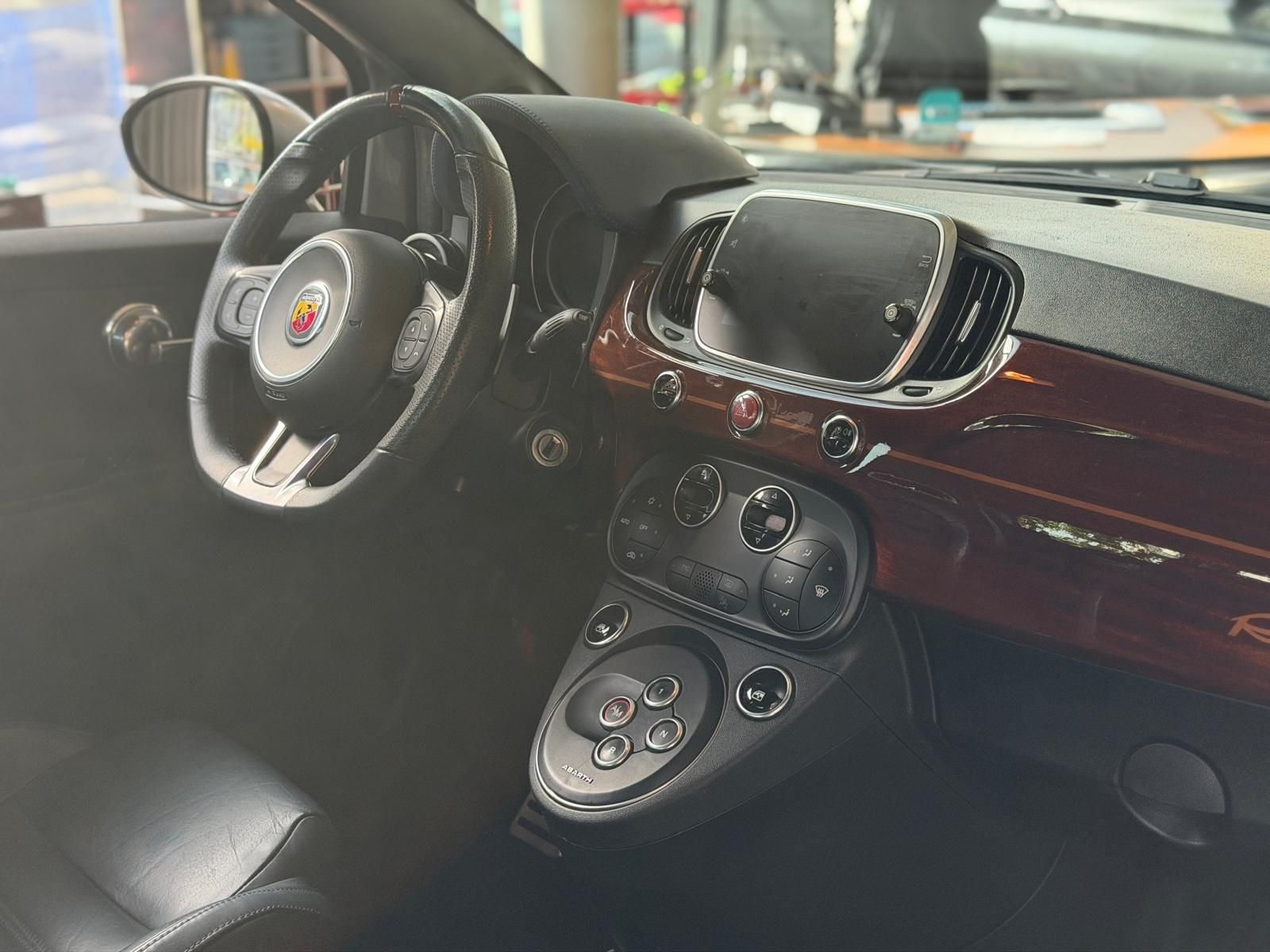 Fahrzeugabbildung Abarth 695C Rivale Navi KLIMA Mahagoni Optik ALU