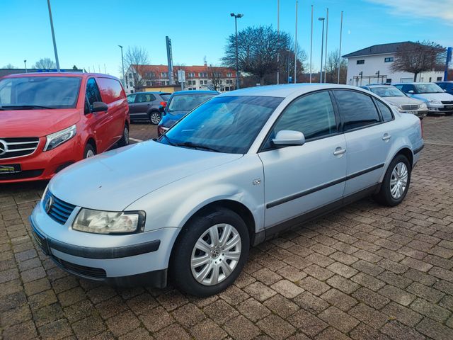 Volkswagen Passat 1.6i Limousine Sedan Klima Comfortline