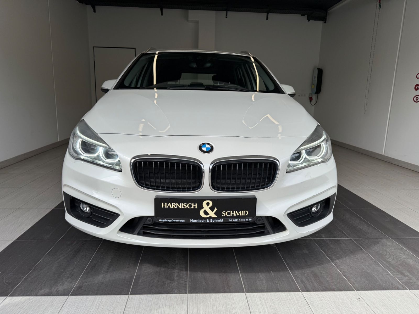 Fahrzeugabbildung BMW 220 i Active Tourer Advantage Business-Paket