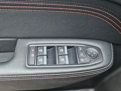 Fahrzeugabbildung Arkana R.S. Line 1.3 TCe 140 EDC , BOSE  Leder L