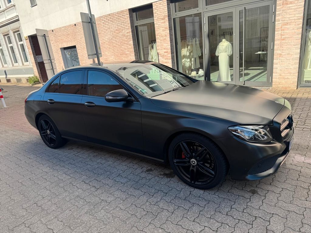 Image of Mercedes-Benz E 220