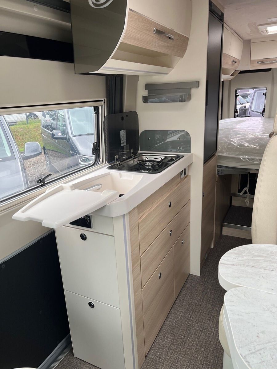 Fahrzeugabbildung Eura Mobil Van V 635 EB Fahrassistenzpaket, Skyroof, RFK