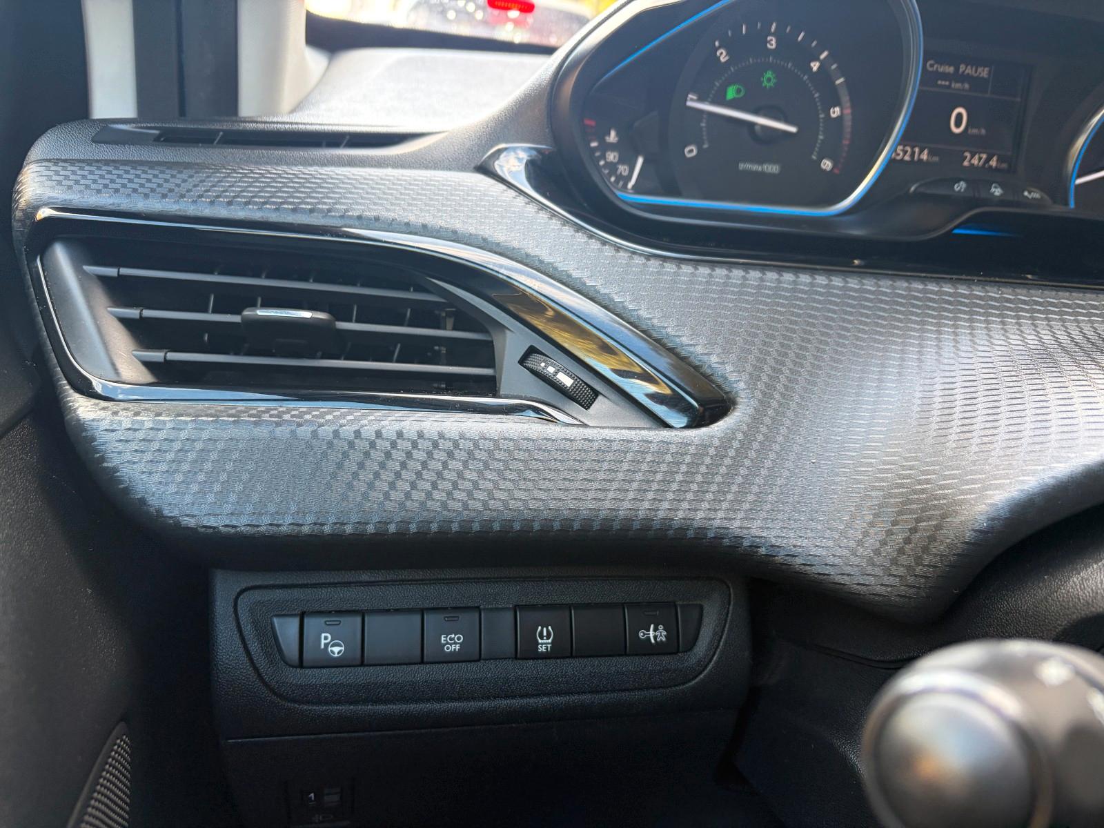 Peugeot 2008 2015 — photo 16