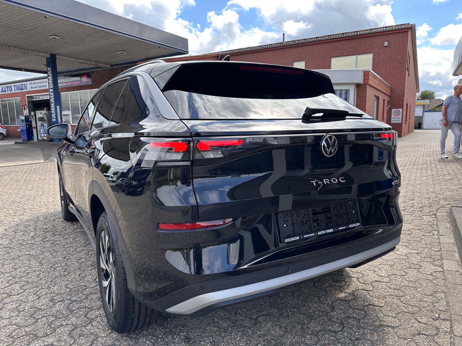 Fahrzeugabbildung Volkswagen T-Roc 1.5 eTSI DSG Life APP/ACC/LED/SHZG/PDC