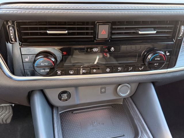 Fahrzeugabbildung Nissan Qashqai 1.3 DIG-T Xtronic Tekna PGD*Bose*MJ26